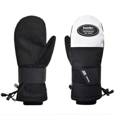 Skijaške rukavice obložene rukom